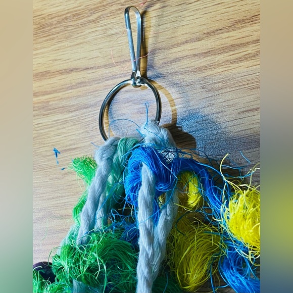 You & Me Colorblock Cluster Chewing Bird Toy Large - Picture 3 of 4